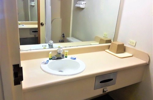 Madison Hotel | Madison Inn and Suites