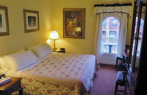 Bloor Annex Hotel | Madison Manor Boutique Hotel