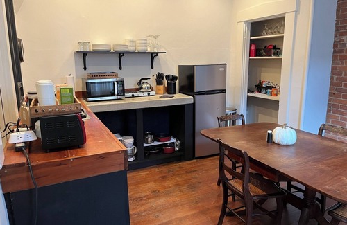 Madison Casa | Madison Manor By the River: Sleeps up to 15, Walk to Historic Downtown