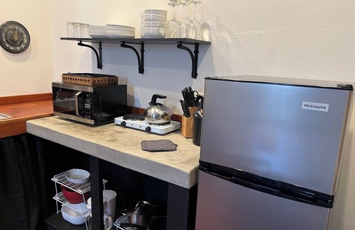 Madison Casa | Madison Manor By the River: Sleeps up to 15, Walk to Historic Downtown