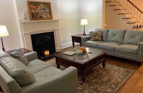 Madison Casa | Madison Manor II by the River Hot Tub Downtown