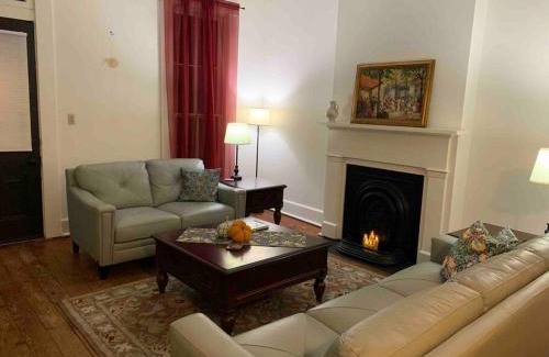 Madison Casa | Madison Manor II by the River Hot Tub Downtown