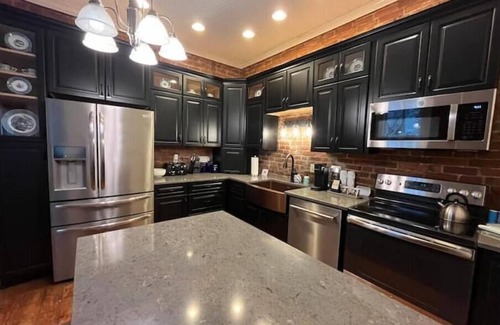 Madison Casa | "Madison Manor II" by The River: Regatta Special! Patio-Fire Pit, Grill, Hot Tub