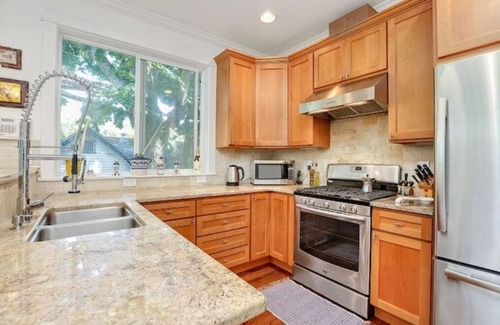 Harrison/Denny-Blaine Casa | Madison Park House - Ideal for Tech Professionals
