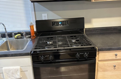 Peoria Casa | Madisons place, a newly remodeled duplex is 5 mins away from OSF and Carle hosp