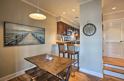 Madisonville Casa | Madisonville Townhome w/ View!