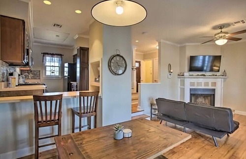 Madisonville Casa | Madisonville Townhome w/ View!
