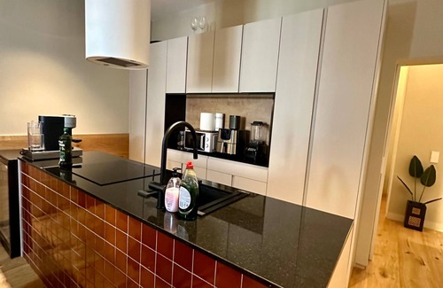 Malasaña Apartamento | Madrid Urban Getaway - 2BR Apartment