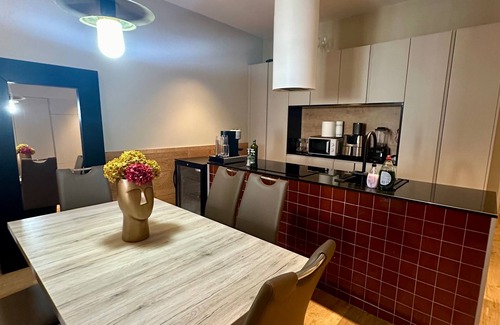 Malasaña Apartamento | Madrid Urban Getaway - 2BR Apartment