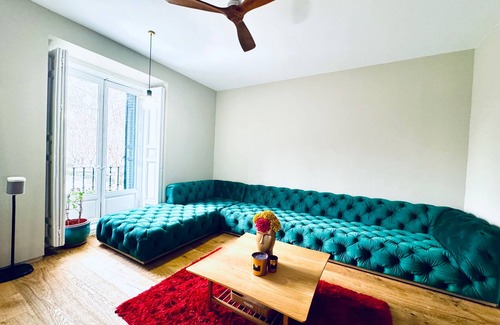 Malasaña Apartamento | Madrid Urban Getaway - 2BR Apartment