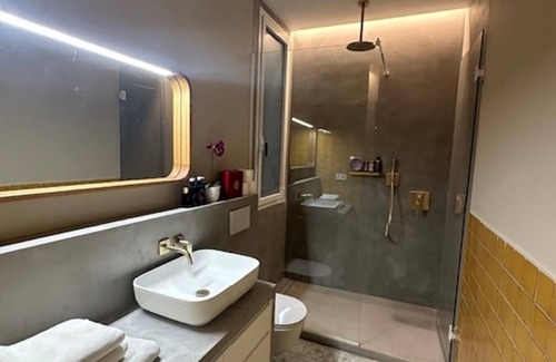 Malasaña Apartamento | Madrid Urban Getaway - 2BR Apartment