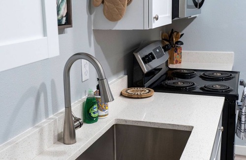 North Charleston Casa | Madrona's Cottage B- Clean and cozy