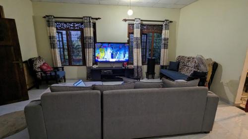 Palindanuwara Apartamento | Madu's Mountain View Home