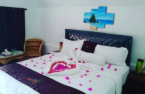 Bintan Cama Y Desayuno | Madu Tiga Beach & Resort