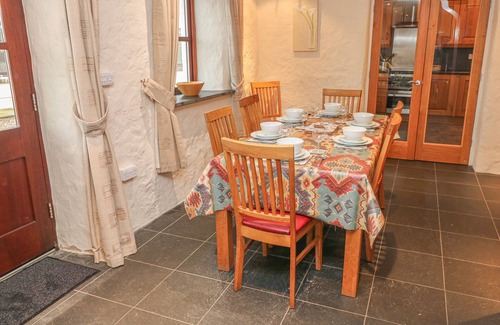 St Brides Cabaña | MAERDY CWTCH, ideal para familias, con un jardín en Solva, Ref 1007398