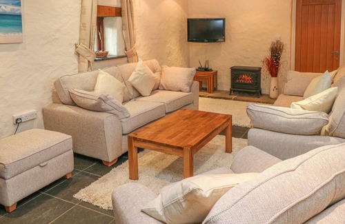 St Brides Cabaña | MAERDY CWTCH, ideal para familias, con un jardín en Solva, Ref 1007398
