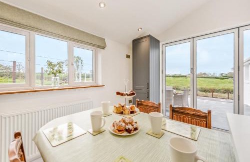 Cross Inn Casa | Maesyrhaf