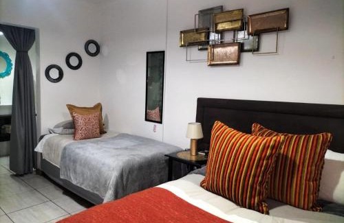 Langenhoven Park Cama Y Desayuno | Magalies B&B LANGENHOVENPARK