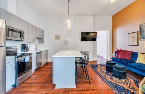 Faubourg Delachaise Apartamento | Magazine St. Retreat | Outdoor Balcony + Parking