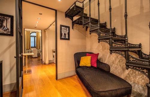 Rome City Centre Casa | Magenta Collection Specchi