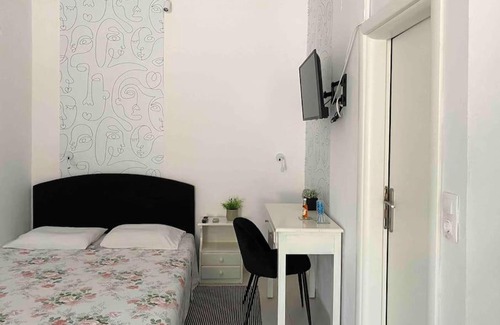 Messonghi Apartamento | Maggie’s Art Studio