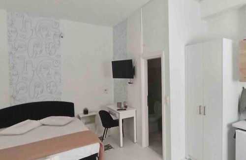 Messonghi Apartamento | Maggie’s Art Studio