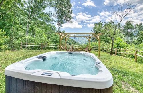 Maggie Valley Casa | Maggie Valley Cabin with Beautiful Mountain Views, HotTub, Pet Friendly, GameRoom, FirePlace