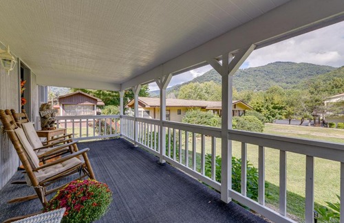 Maggie Valley Casa | Maggie Valley Home about 5 Mi to Cataloochee Ski Area!