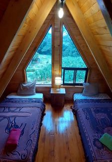 Cantón de Dota Chalet De Esquí | Magic Cabin in Jardín de Dota A real Costa Rican Farm experience with Breakfast included Trout fishing in the lagoon Fruit tasting & beautiful garden with farm animals