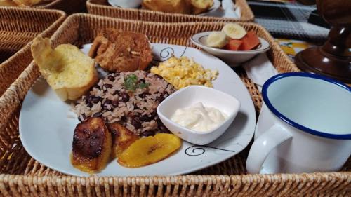 Cantón de Dota Chalet De Esquí | Magic Cabin in Jardín de Dota A real Costa Rican Farm experience with Breakfast included Trout fishing in the lagoon Fruit tasting & beautiful garden with farm animals