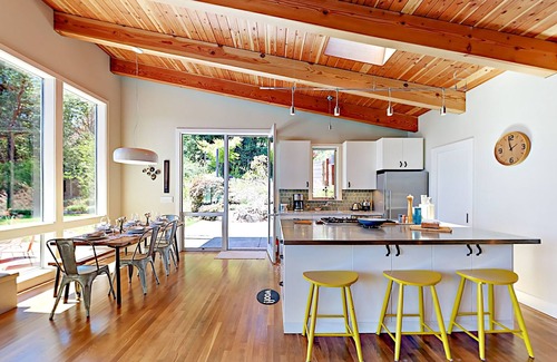 Cazadero Casa | Magic Madrone: Mid-Century Modern Home w/ Private Saltwater Hot Tub