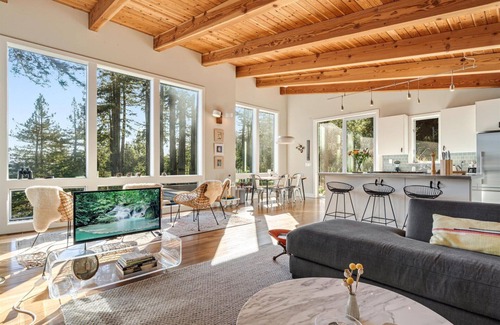 Cazadero Casa | Magic Madrone~Stylish and Cozy Hideaway w/ Stunning Redwood Views!HotTub/WiFi
