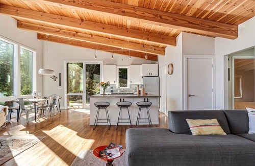 Cazadero Casa | Magic Madrone~Stylish and Cozy Hideaway w/ Stunning Redwood Views!HotTub/WiFi