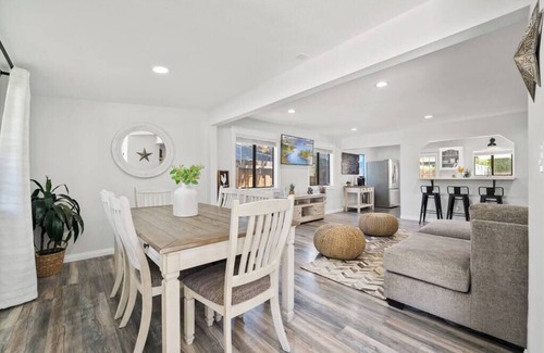 Valencia Casa | Magic Mountain 4 Bedroom 3 Bath Escape Modern Home
