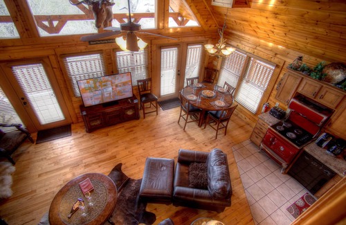 Gatlinburg Cabina | ¡Cabina de lujo "MAGIC MOUNTAIN RETREAT" con una ubicación impresionante! Wi-Fi gratis