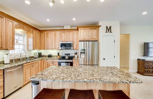 The Plains Casa | Magic Mountain Retreat, King Bed, Near Wineries, Horse Events and Dining