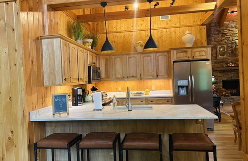 Cashiers Casa | ¡Magia en el lago Glenville! ¡Reserve para PRIMAVERA ahora en este paraíso frente al lago!