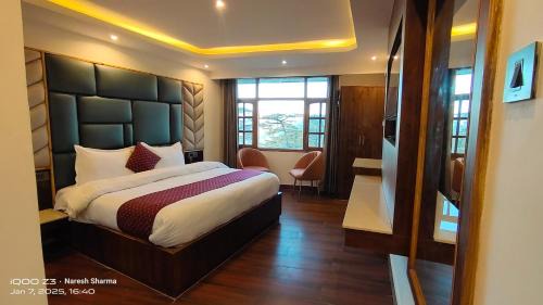 Shimla Hotel | Magic Stays Simla Royale - Near Mall Road Free Pickup from railway station Shiimla