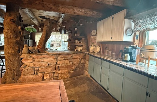 Mancos Cabina | Magical 3-bedroom cabin in tranquil Mancos with WiFi