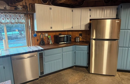 Mancos Cabina | Magical 3-bedroom cabin in tranquil Mancos with WiFi