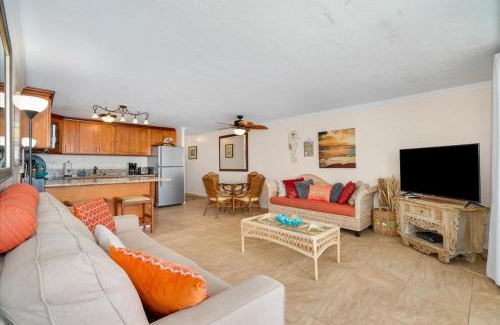 Punaluu Casa | Magical Beachfront Condo
