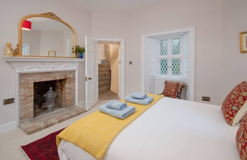 Crieff Otro | Magical Castle for 4 on Historic Scottish Estate