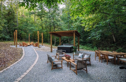 New Marshfield Cabina | Magical Dome Perfect for Families & Groups-Hot Tub-Kid Friendly-Firepit -Private