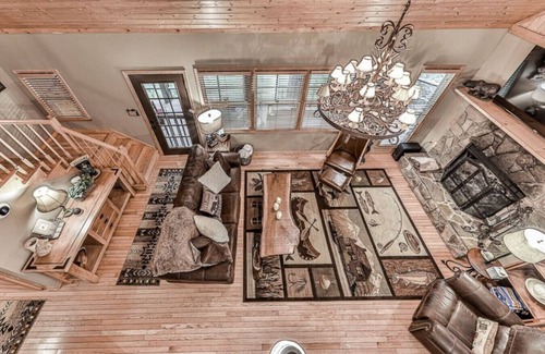 Ellijay Cabina | Magical Forest Lodge-HotTub-Pool Table-Fireplace-Creek