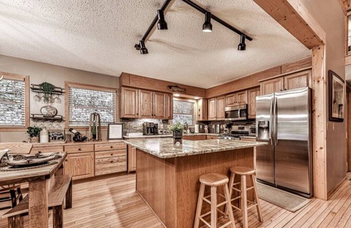 Ellijay Cabina | Magical Forest Lodge-HotTub-Pool Table-Fireplace-Creek