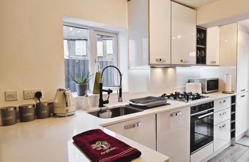 Watford Casa | MAGICAL HARRY POTTER THEMED HOME IN WATFORD - FREE off-street PARKING