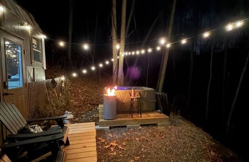 Sylva Casa | Magical Retreat Whisper Woods, Hot Tub & Fire Pit