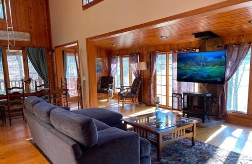 Warne Casa | Magical Hideaway with Hot Tub