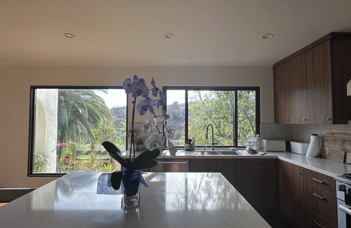 Los Angeles Casa | Magical Hillside Home, Spa, Central & Private