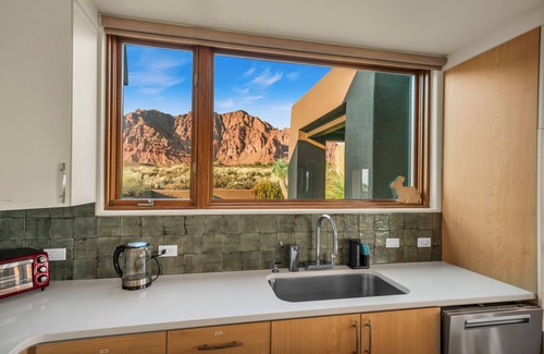 Ivins Casa | Magical Home in Kayenta Surrounded by Red Rocks, Zion